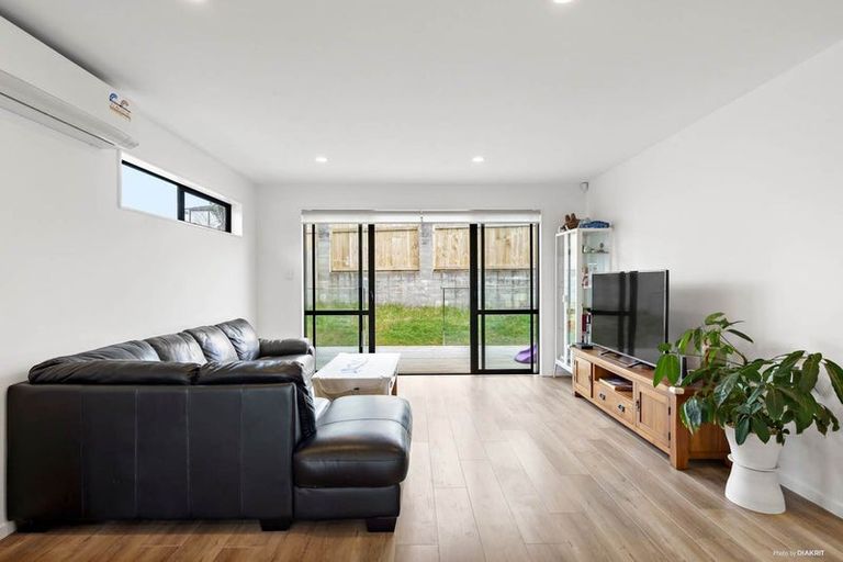 Photo of property in 22b Thornlow Street, Glendene, Auckland, 0602