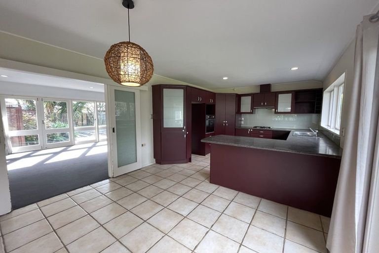 Photo of property in 43 Meadway, Sunnyhills, Auckland, 2010