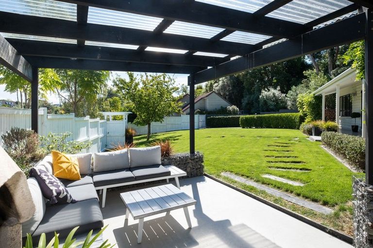 Photo of property in 105 James Cook Street, Havelock North, 4130