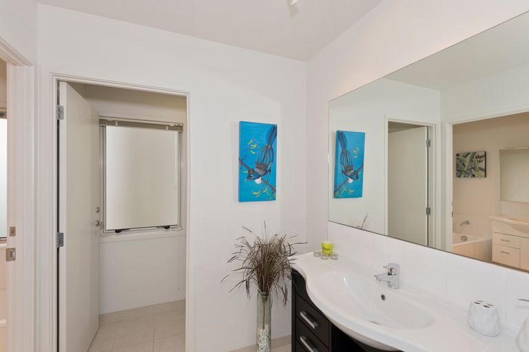 Photo of property in 215d Schnapper Rock Road, Schnapper Rock, Auckland, 0632