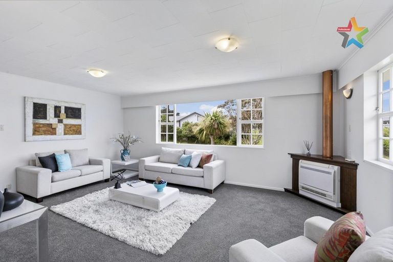 Photo of property in 2 Waipounamu Drive, Kelson, Lower Hutt, 5010