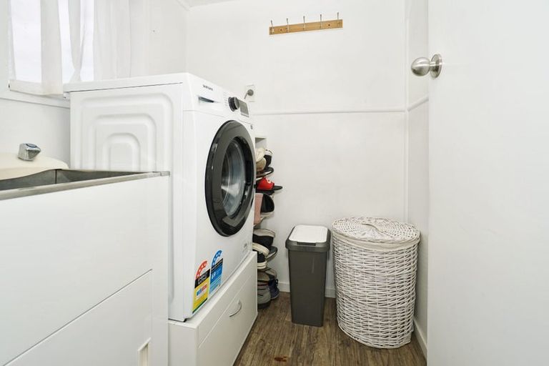 Photo of property in 93 Collins Road, Melville, Hamilton, 3206