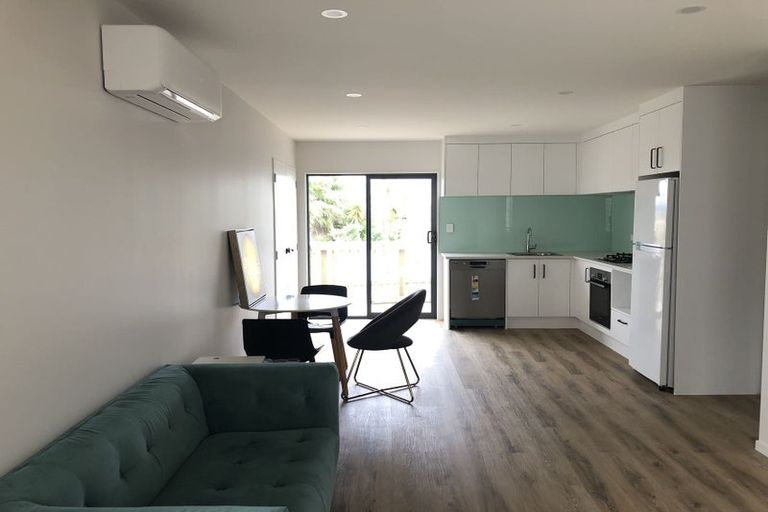 Photo of property in 8 Keating Rise, Northcross, Auckland, 0632