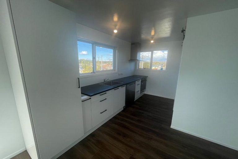 Photo of property in 77 Mould Street, Waitara, 4320