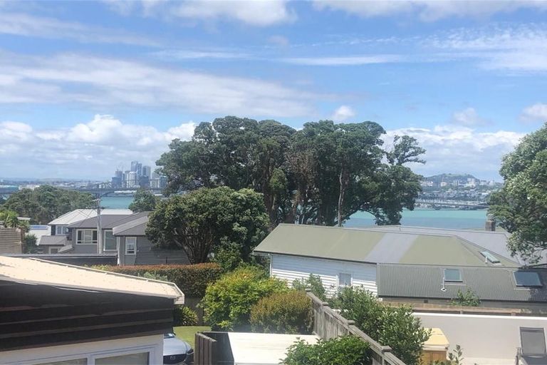 Photo of property in 46a Hinemoa Street, Birkenhead, Auckland, 0626