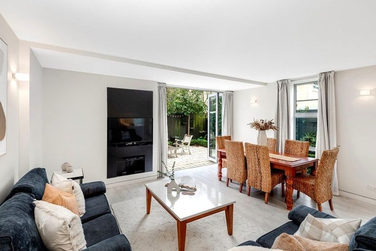 Photo of property in 3/99 Aikmans Road, Merivale, Christchurch, 8014