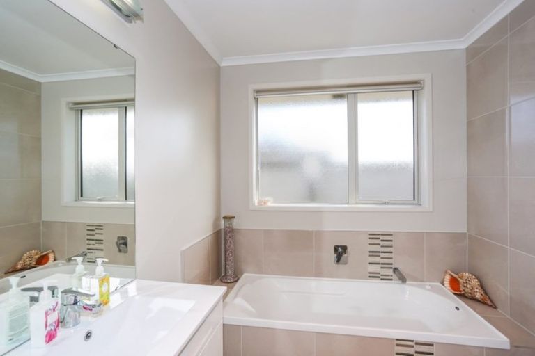 Photo of property in 24 Searle Drive, Patumahoe, Pukekohe, 2679