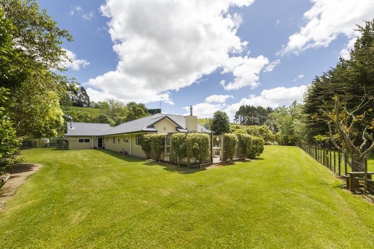 Photo of property in 29 Ngahere Park Road, Turitea, Palmerston North, 4472