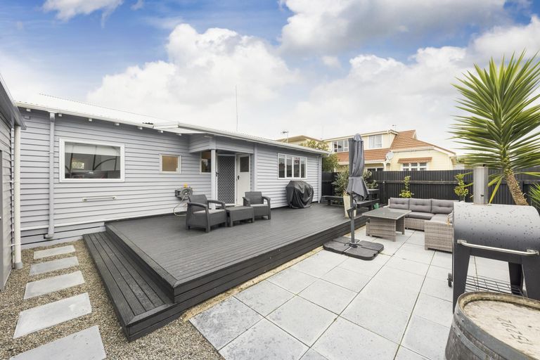Photo of property in 126 Heretaunga Street, Palmerston North, 4414