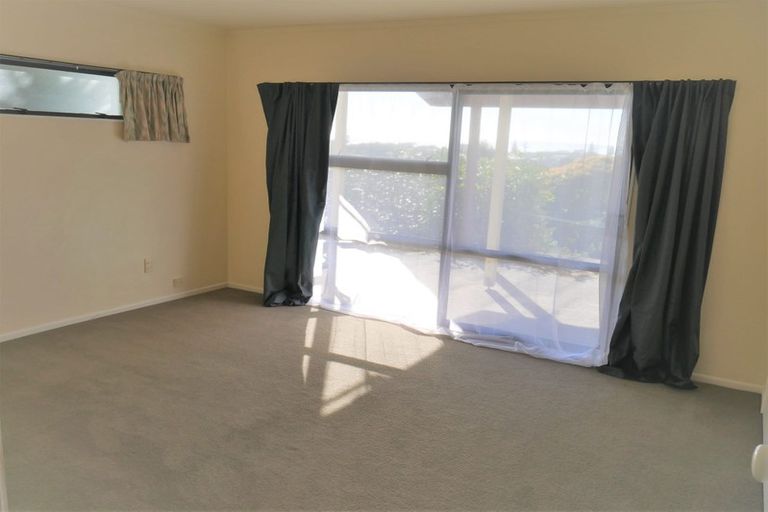 Photo of property in 16 Orewa Heights Crescent, Orewa, 0931