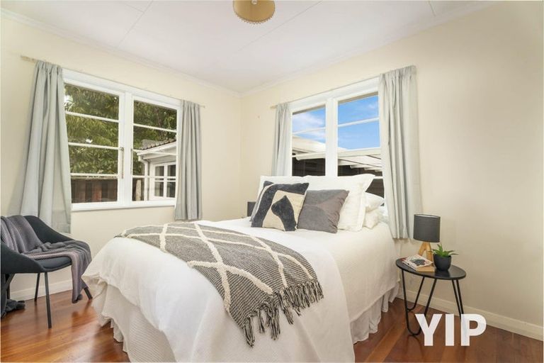 Photo of property in 6 Lyndhurst Road, Tawa, Wellington, 5028