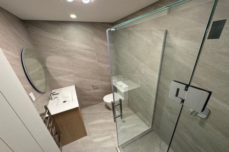 Photo of property in 31 Windy Ridge Road, Glenfield, Auckland, 0629