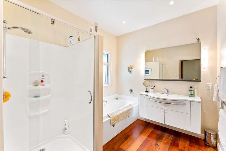 Photo of property in 72 Heretaunga Square, Silverstream, Upper Hutt, 5019