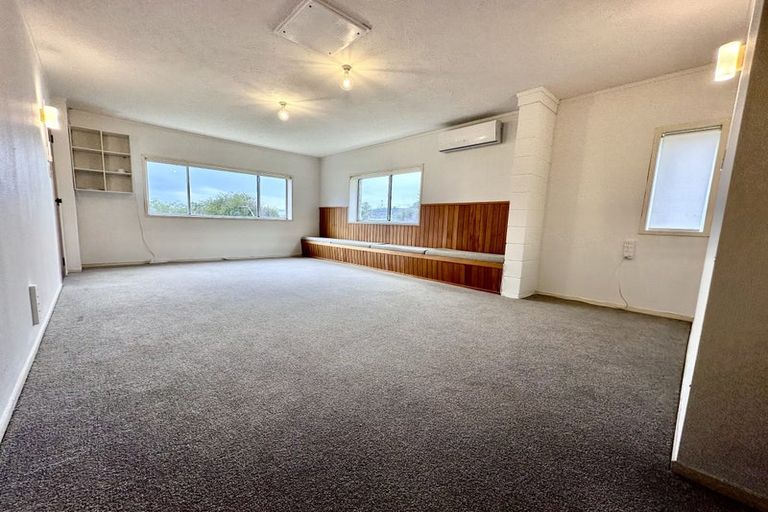 Photo of property in 9 Prestige Place, Castor Bay, Auckland, 0620