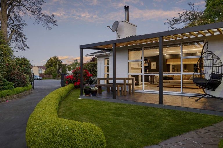 Photo of property in 10 Archdall Place, Avonhead, Christchurch, 8042