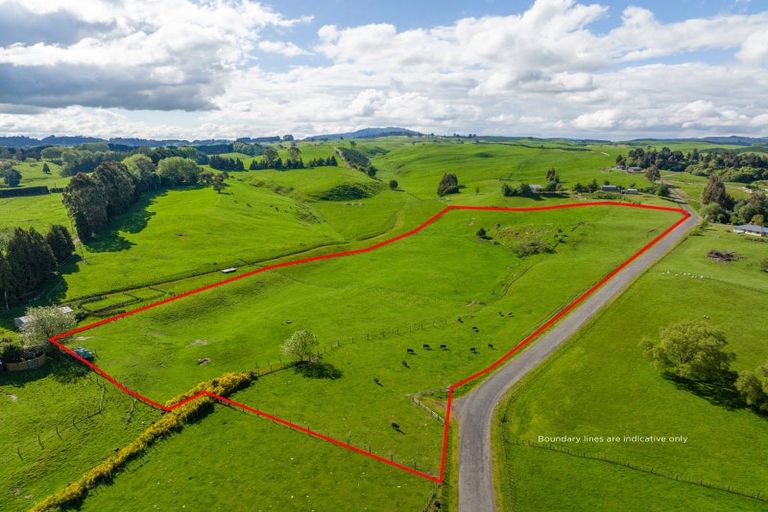 Photo of property in 33 Highview Drive, Wairakei, Taupo, 3384