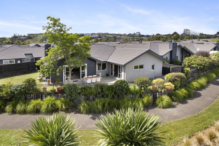 Photo of property in 19 Bridgewater Way, Pyes Pa, Tauranga, 3112