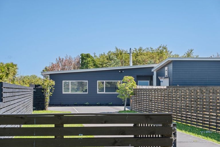 Photo of property in 130a Wairau Road, Oakura, 4314