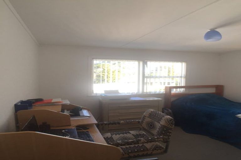 Photo of property in 19 Sunhaven Avenue, Glenfield, Auckland, 0629