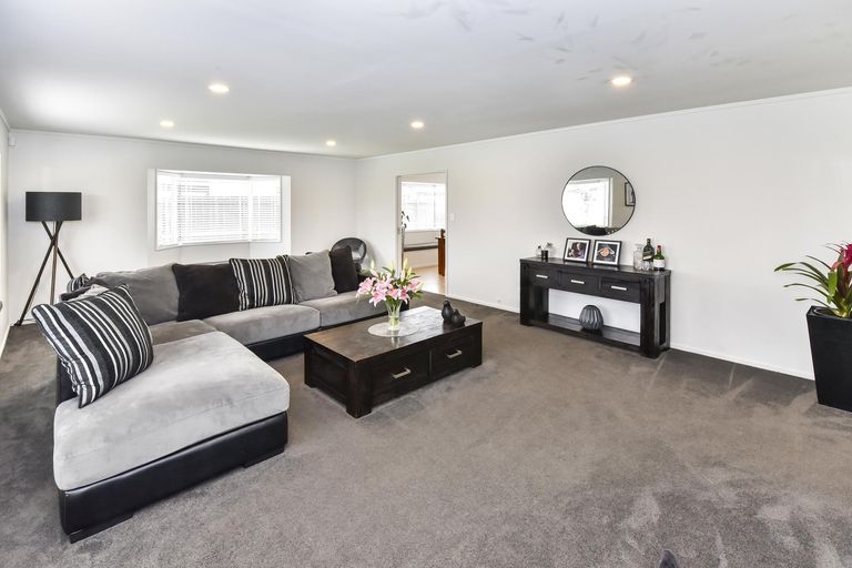 Photo of property in 62 Tington Avenue, Wattle Downs, Auckland, 2103