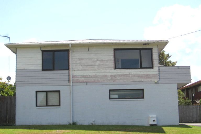 Photo of property in 28 Hyde Road, Rothesay Bay, Auckland, 0630