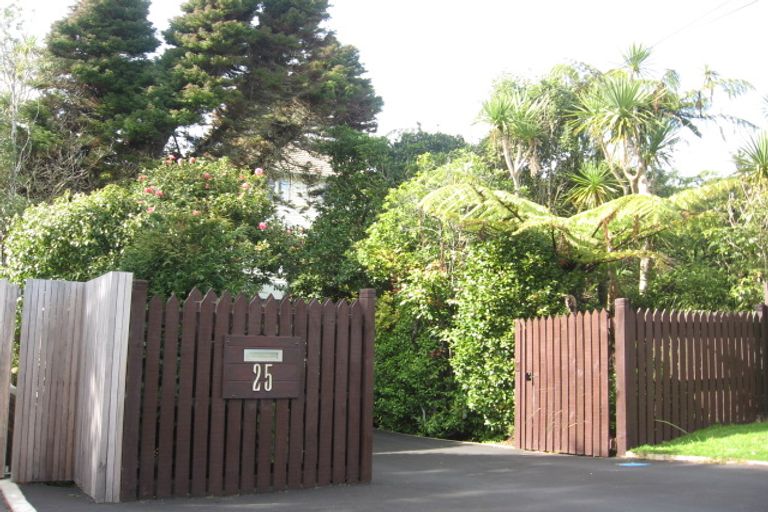 Photo of property in 25 Duthie Street, Karori, Wellington, 6012