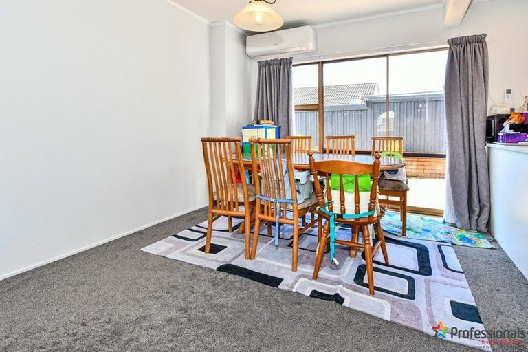 Photo of property in 2/8 Wood Street, Papakura, 2110