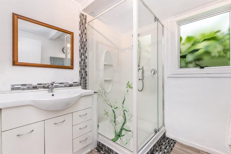 Photo of property in 11 Orere Point Road, Orere Point, Papakura, 2585