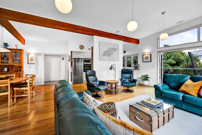 Photo of property in 12 Leatham Avenue, Strandon, New Plymouth, 4312