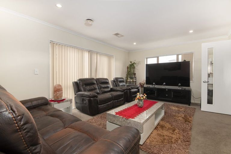 Photo of property in 243 Mark Avenue, Grenada Village, Wellington, 6037