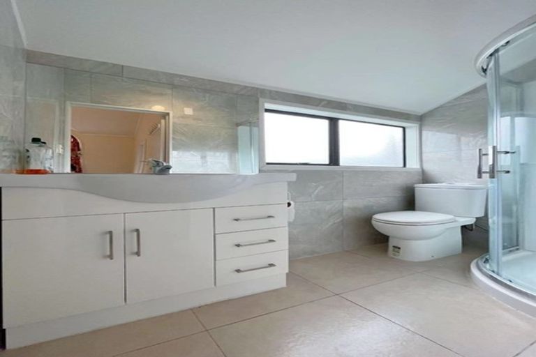 Photo of property in 1/41 Howard Road, Northcote, Auckland, 0627