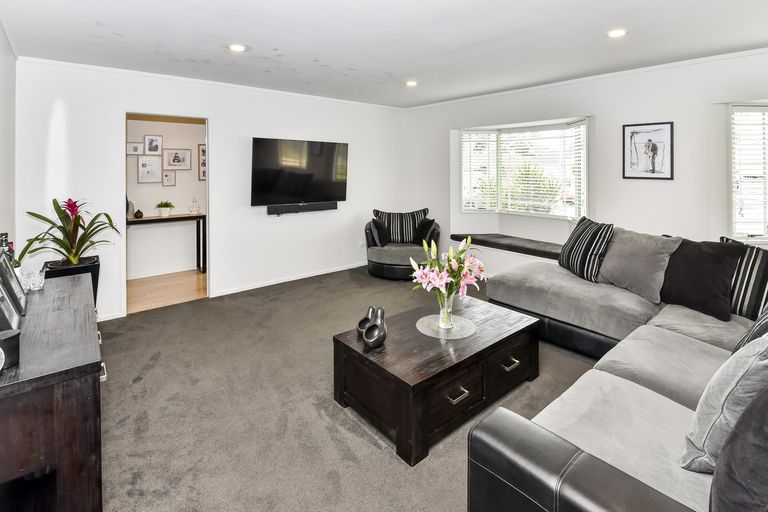 Photo of property in 62 Tington Avenue, Wattle Downs, Auckland, 2103