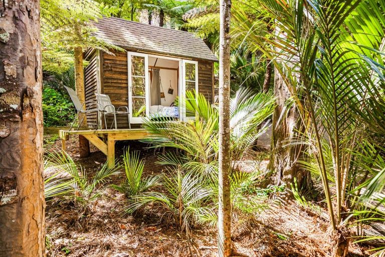 Photo of property in 227 Woodlands Park Road, Titirangi, Auckland, 0604