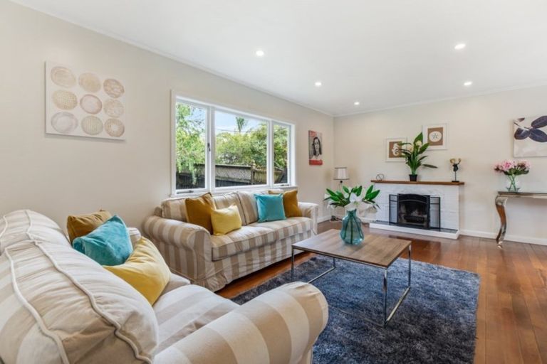 Photo of property in 1/7 Woodside Road, Massey, Auckland, 0614