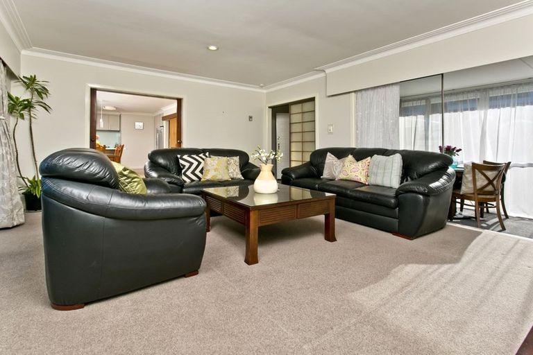 Photo of property in 1/24 Martin Crescent, Northcote, Auckland, 0627