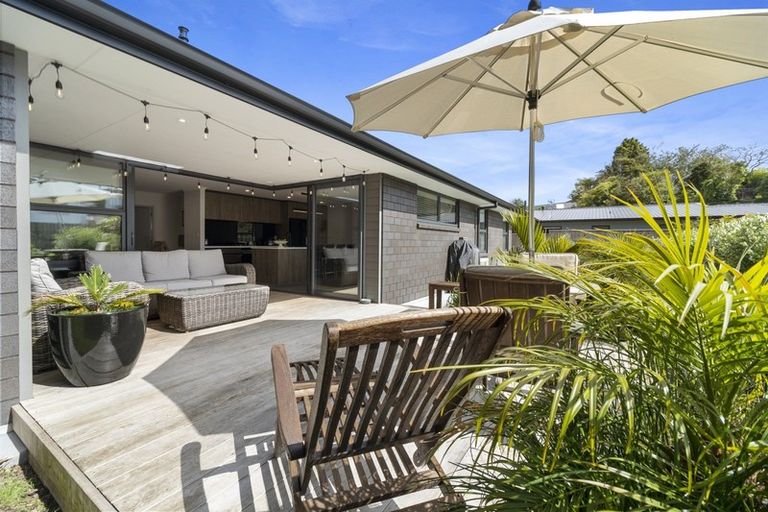 Photo of property in 5 Mackillop Way, Brooklands, New Plymouth, 4310