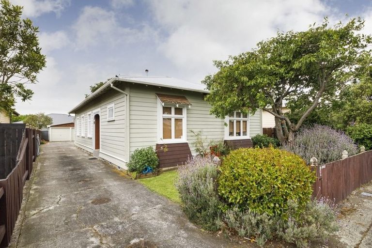 Photo of property in 9 Oxford Street, Hokowhitu, Palmerston North, 4410
