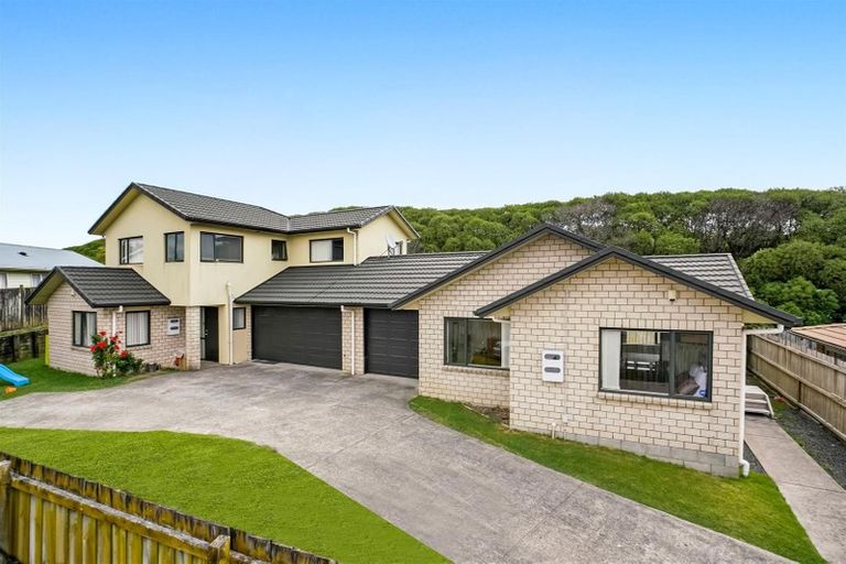 Photo of property in 12 Mediterranean Way, Goodwood Heights, Auckland, 2105