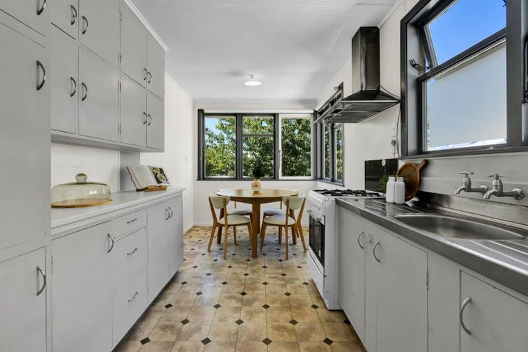 Photo of property in 8 Granby Place, Westown, New Plymouth, 4310