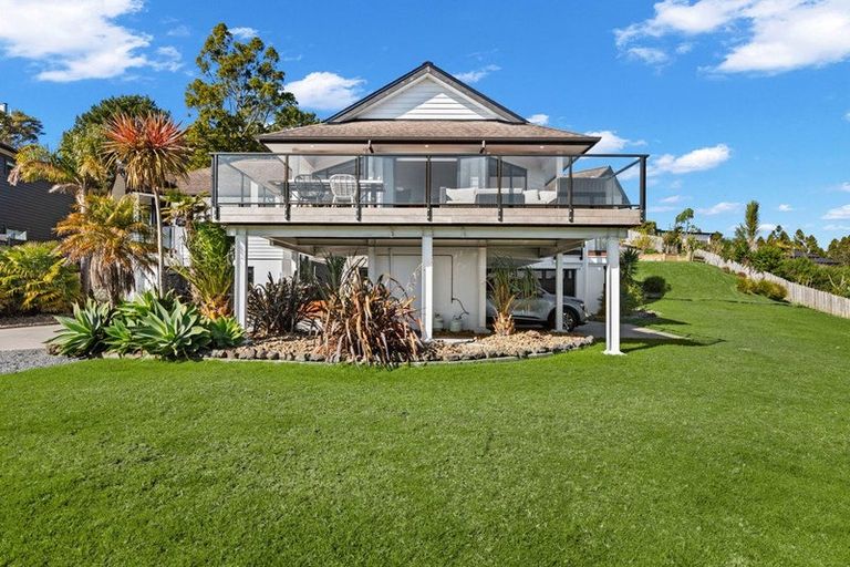 Photo of property in 5 Ti Tree Lane, Stanmore Bay, Whangaparaoa, 0932