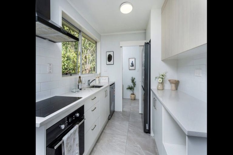 Photo of property in 2/7 Malters Place, Browns Bay, Auckland, 0630