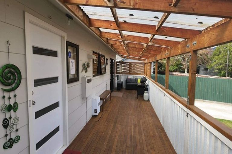 Photo of property in 6 Edmund Lomas Grove, Birchville, Upper Hutt, 5018