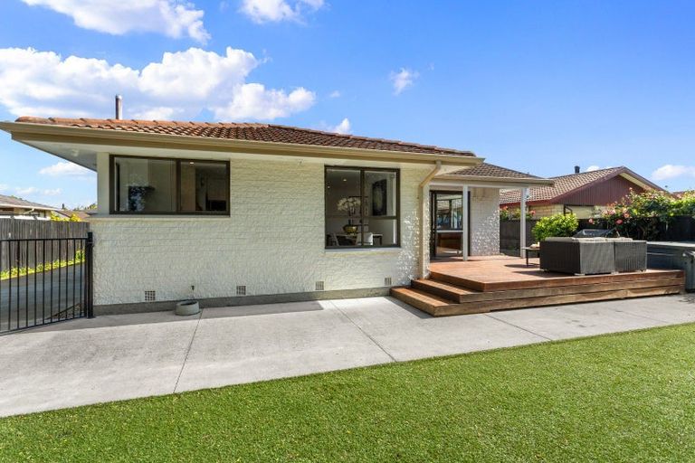 Photo of property in 2/12 Camrose Place, Ilam, Christchurch, 8041