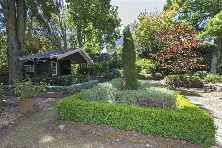 Photo of property in 69 Pupuke Road, Birkenhead, Auckland, 0627