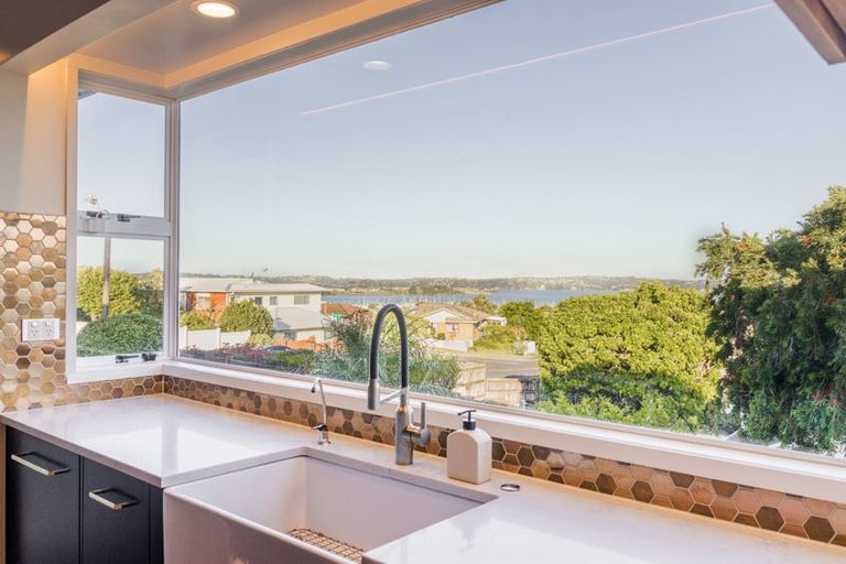 Photo of property in 19 Westpark Drive, West Harbour, Auckland, 0618