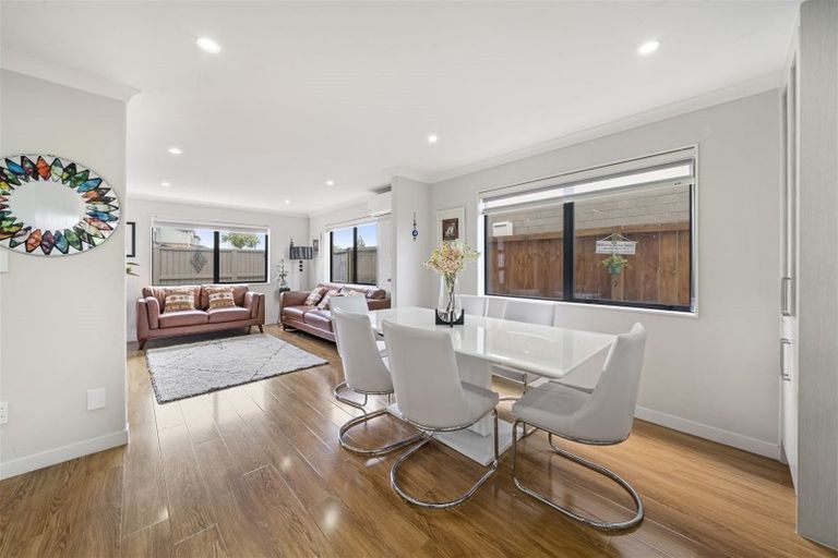 Photo of property in 93 Naylors Drive, Mangere, Auckland, 2022