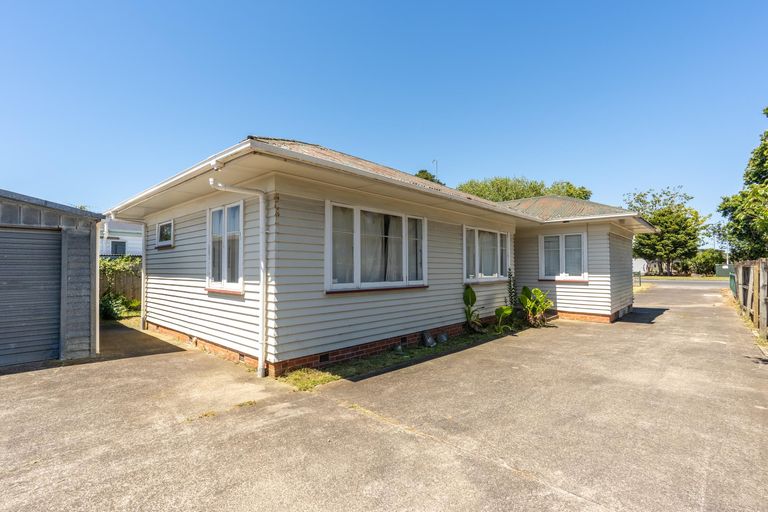 Photo of property in 383 Massey Road, Mangere East, Auckland, 2024