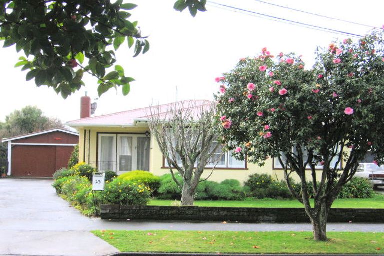 Photo of property in 23 Stirling Crescent, Hokowhitu, Palmerston North, 4410