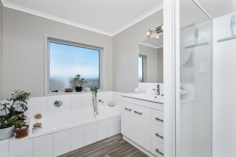 Photo of property in 8c Wiltshire Place, Te Puke, 3119