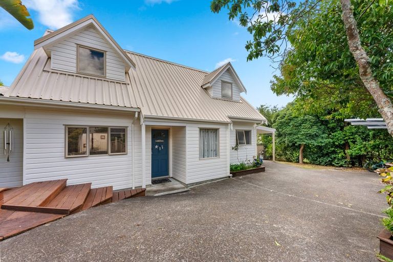 Photo of property in 8a Aplin Place, Birkdale, Auckland, 0626